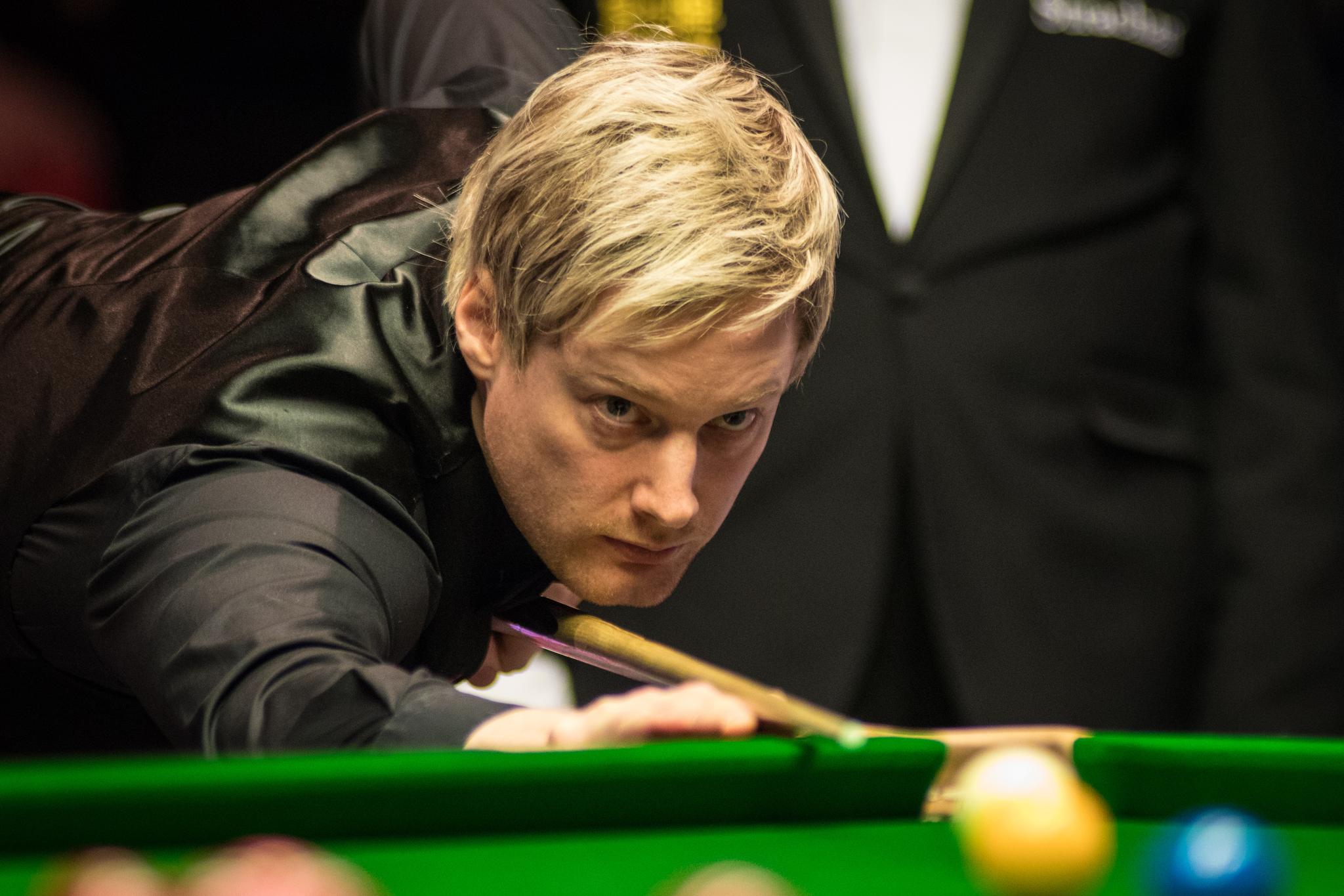 中表现得更 中表现得更